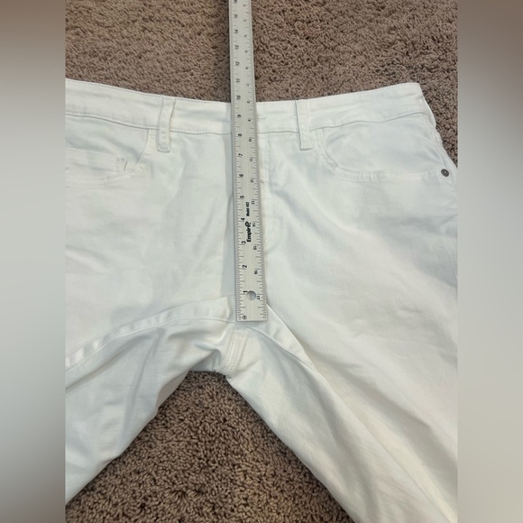 32 Anthropologie pilcro mid rise slim Bermuda jean shorts frayed edge white - Picture 6 of 15
